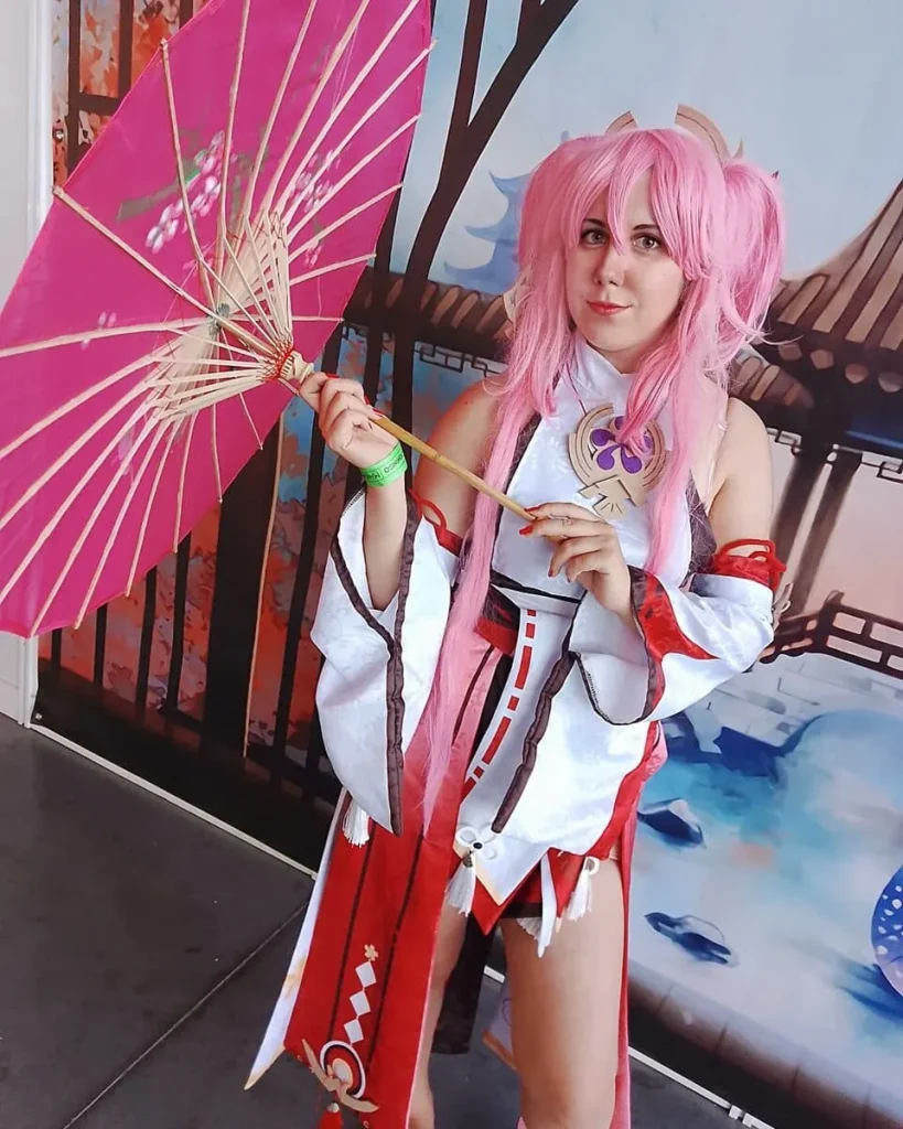 Yae Miko (Genshin Impact) – Fotografía por PhotoBabylon