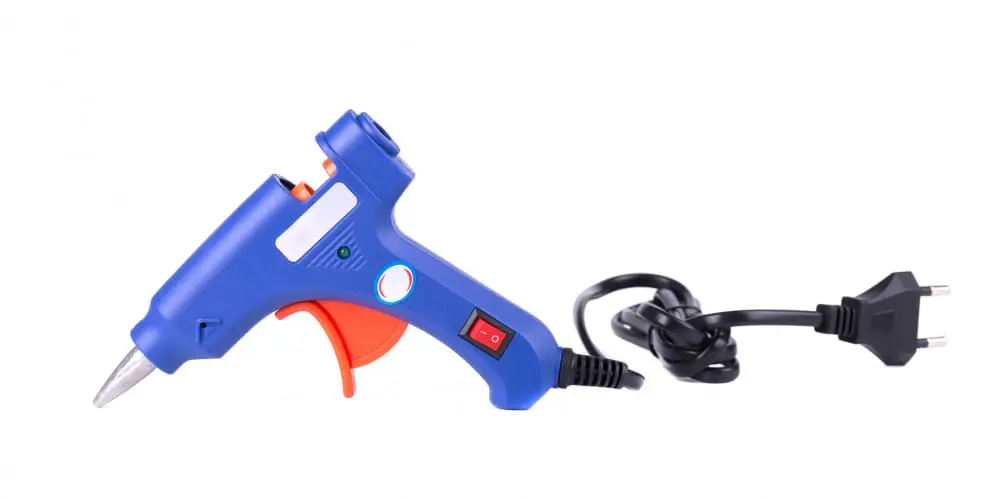 Pistola de silicona como herramienta básica para el cosplay