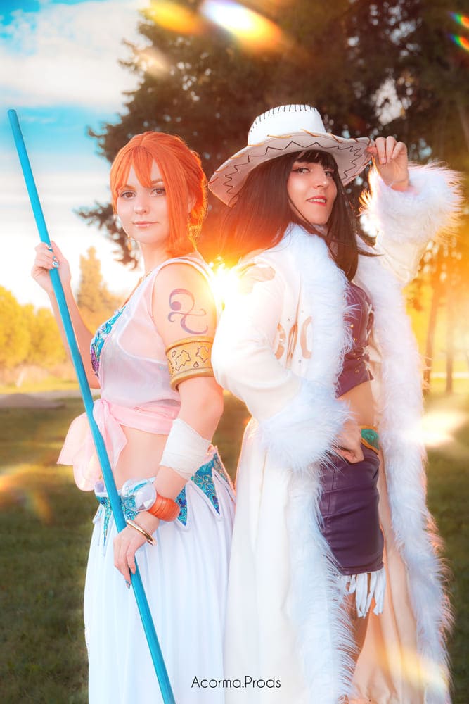 Nami & Nico Robin (One Piece) — Fotografía por Acorma Prods (Nami interpretada por Sangora Cosplay) y Edición por Yoko Kyuketsuki Photo